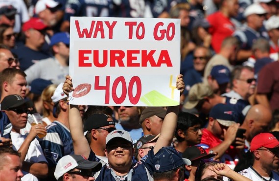 #401 EUREKA SPORTS CARDS NFL 400 CELEBRATION BREAK  - SPOT 26